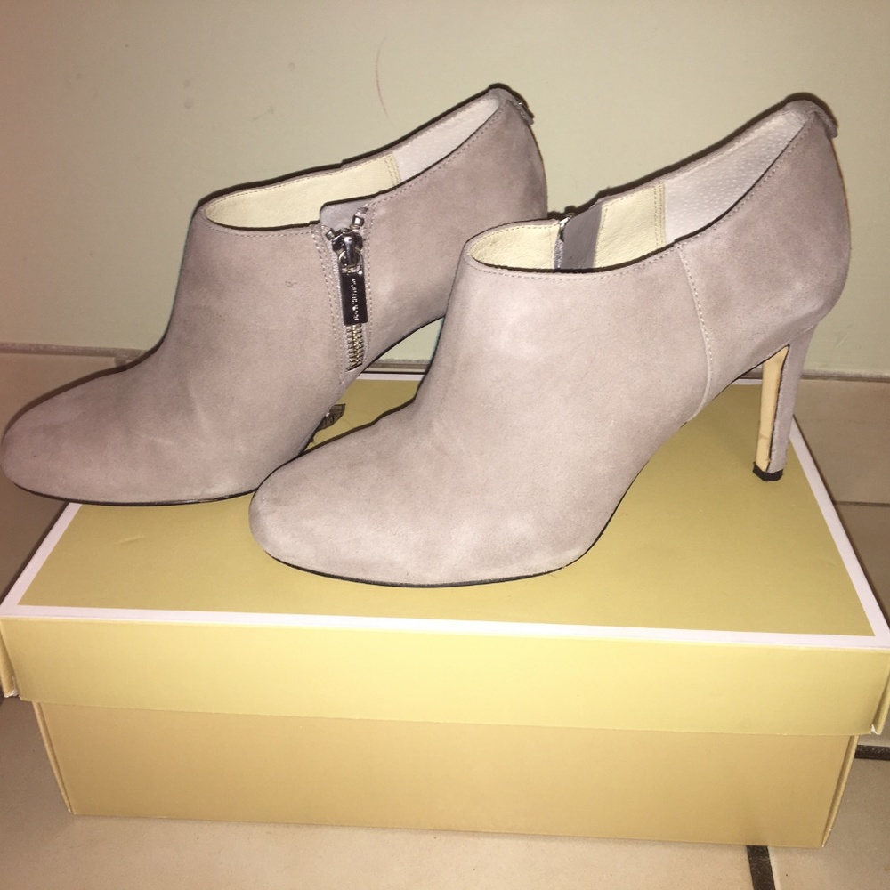 MICHAEL Michael Kors Suede Ankle Boots BARELY WORN